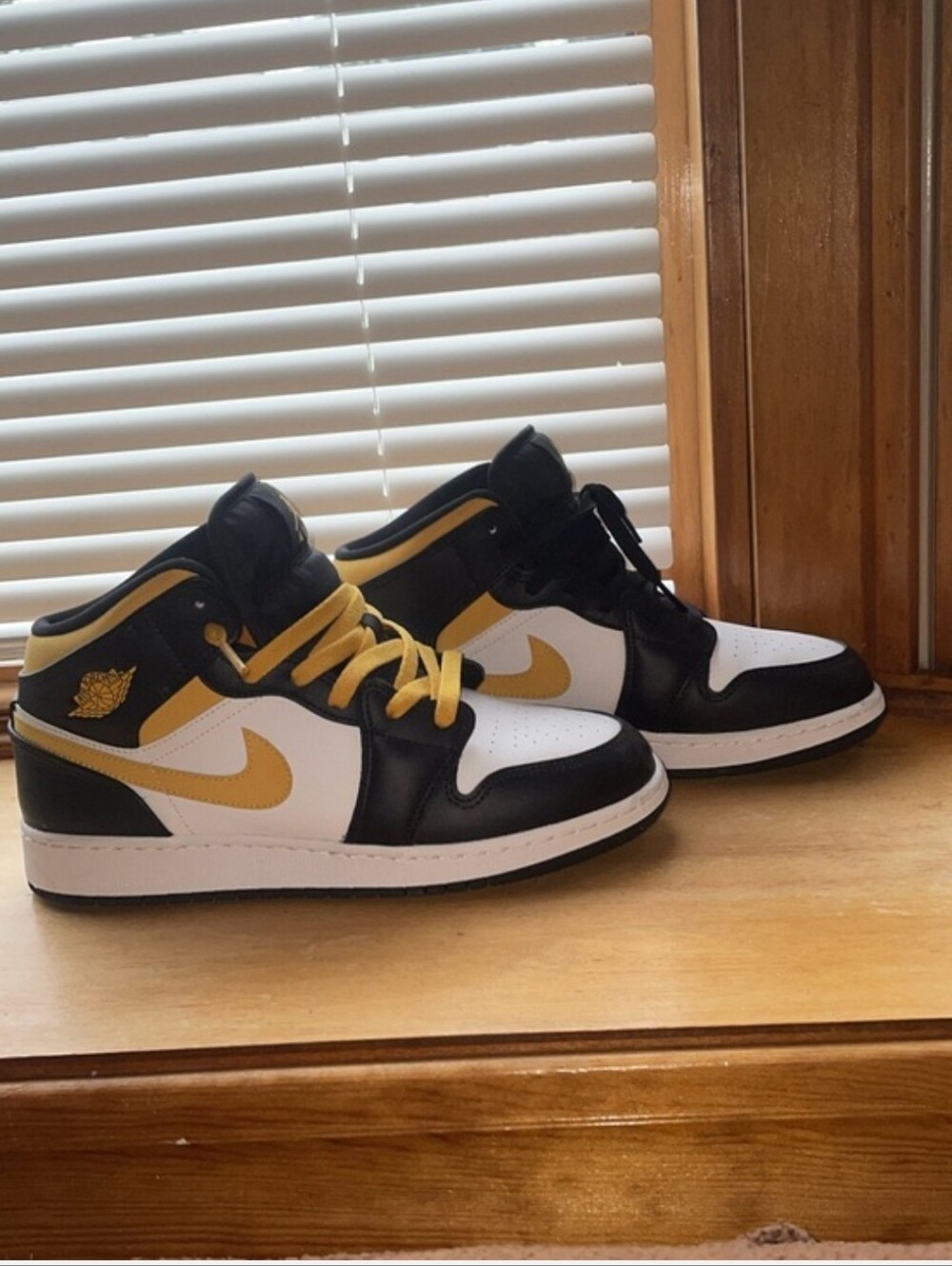 Jordan 1 Kids Black, White & Yellow Sneakers